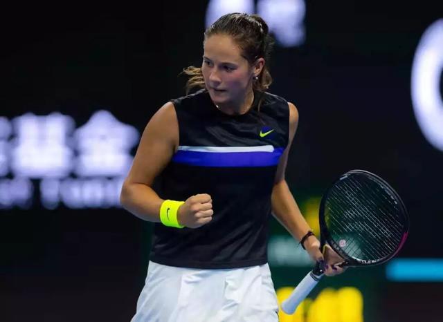 首场比赛的 首场比赛的